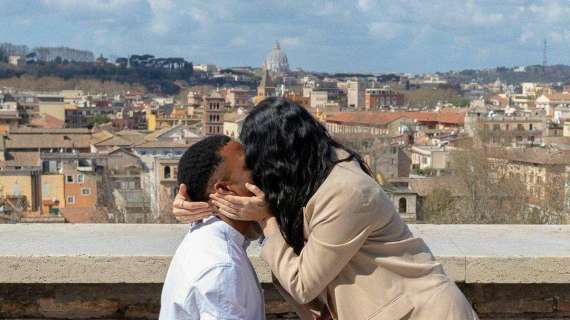 Lazio, Djavan Anderson pronto al matrimonio: splendida proposta davanti al Colosseo - FOTO