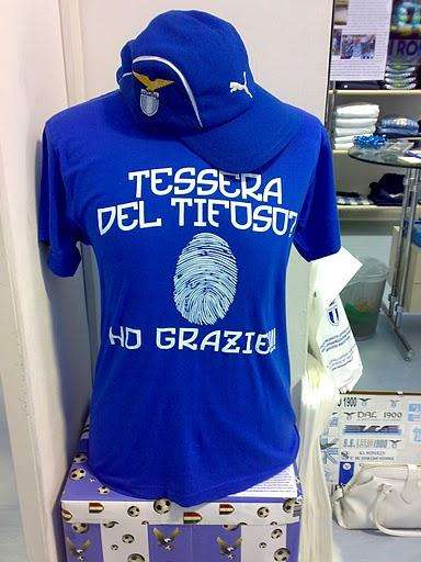 Lazio Fan Shop OFFERTONA!!! Acquista un pantaloncino Kombat ed una T-Shirt... Riceverai una maglia della tessera del tifoso in OMAGGIO!!!