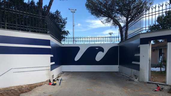 Lazio, il centro sportivo si rifà il look: cancello con l'aquila stilizzata - FOTO