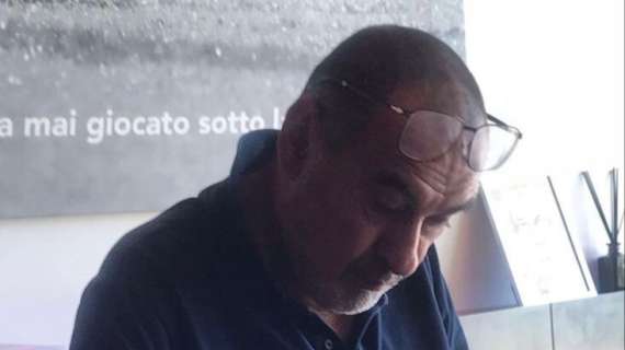 Lazio, la società celebra la firma di Sarri: "Avanti insieme" - FOTO