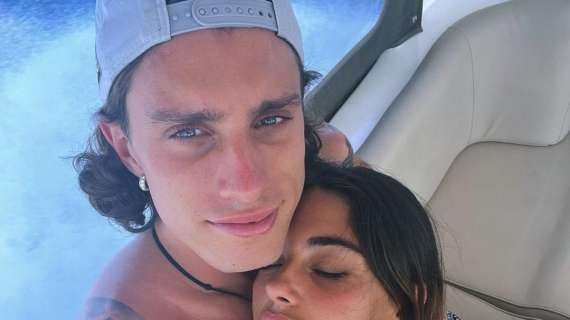 Calafiori beccato a corteggiare una ragazza a un party: è bufera sui social