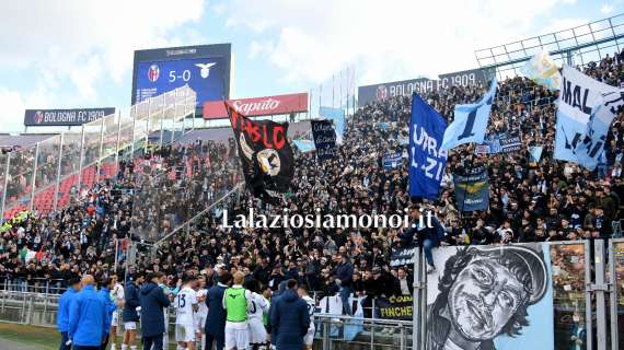 Lazio, i tifosi richiamano la squadra e Baroni: cosa è successo al Dall’Ara - FOTO