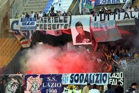 VIDEO - Lecce-Lazio, quanta goliardia nel settore ospiti: i tifosi della Lazio danno spettacolo...