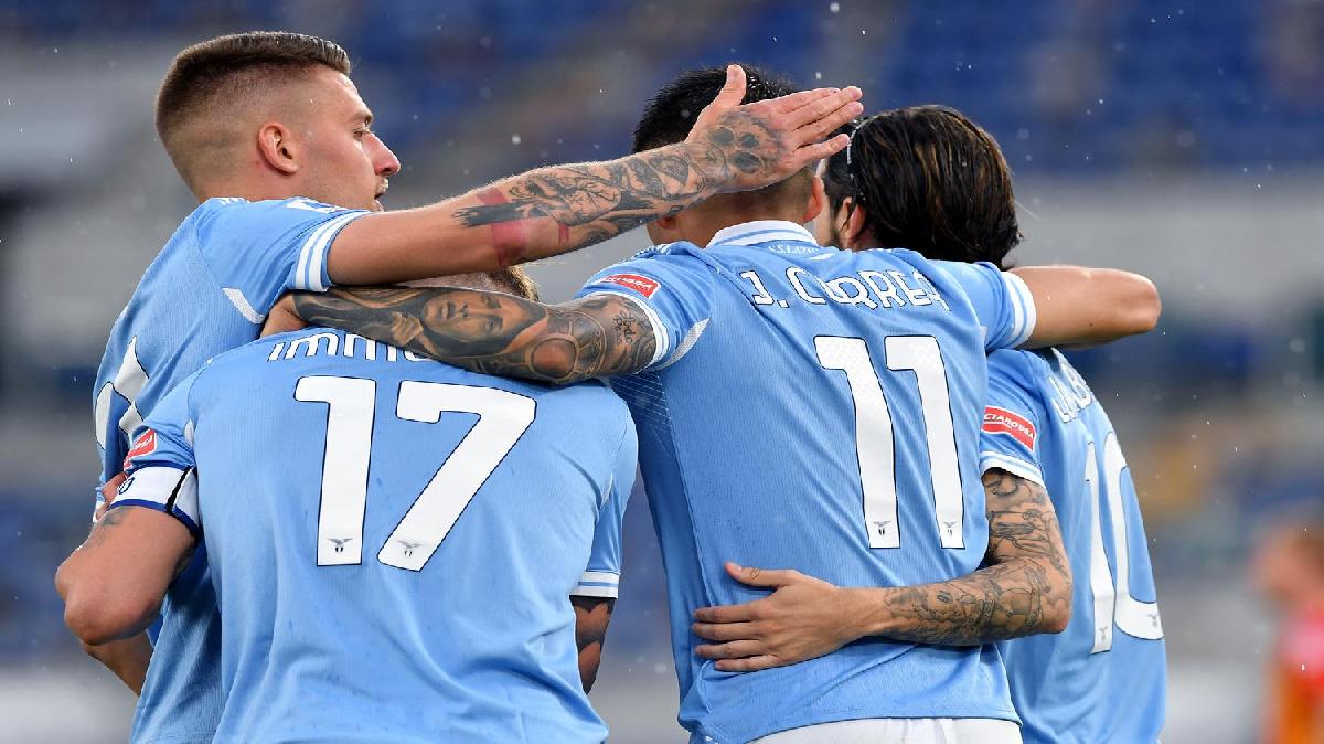 Lazio, la maglia casalinga sarà \