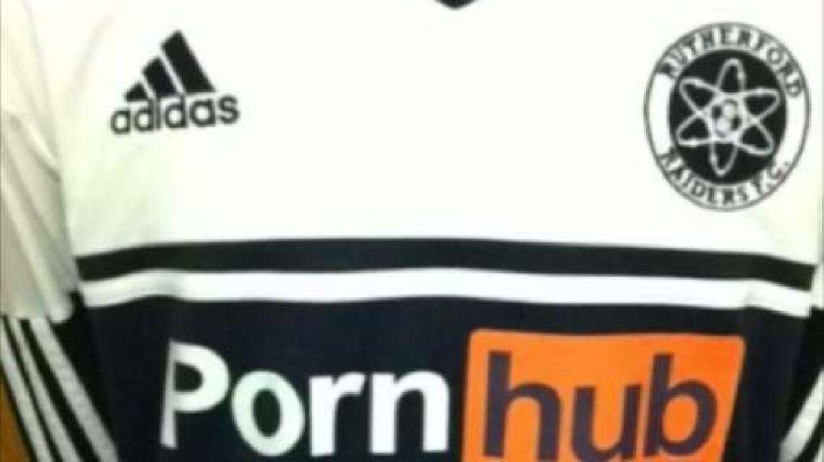 Inghilterra, PornHub sponsorizza le maglie dei Rutherford Raiders - FOTO