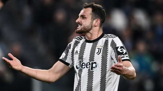 Juventus, pugno di Gatti a Kvaratskhelia: il VAR grazia il difensore