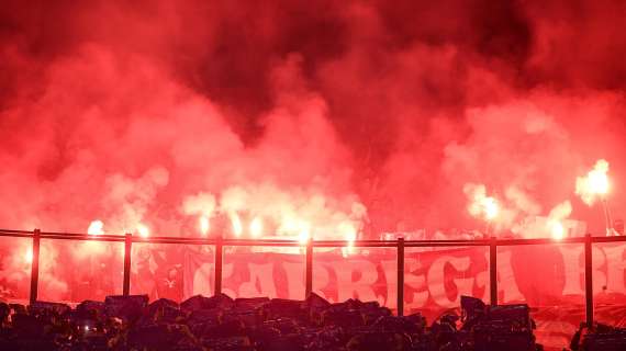 L'INTERISTA - Inter-Benfica, attimi di tensione a San Siro: lancio di fumogeni dal settore ospiti