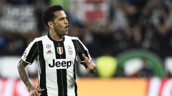 Dani Alves a sorpresa: "Darei il Pallone d'Oro a Eriksen: sarebbe un messaggio per tutti"