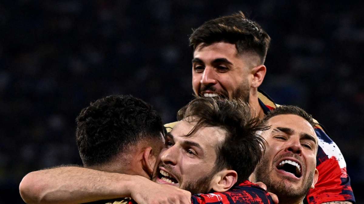 Il PSG alza la Champions, l'Inter applaude gli avversari dopo il 5-0: il video