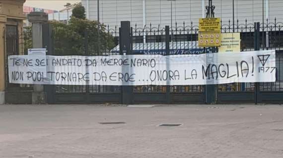 Tifosi Parma a Buffon: "Via da mercenario non puoi tornare da eroe"