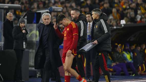 Roma, tegola Dybala per Mourinho: lesione al flessore. Tre settimane di stop per la Joya