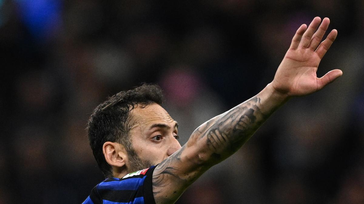 "Calhanolgu pronto al rinnovo! La Juve spinge Alisson. Chivu ride", le prime pagine del 23 Aprile