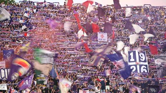 La Fiorentina torna in Europa: i gigliati festeggiano ricordando Astori