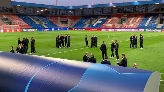 L'INTERISTA - Il walkaround dell'Inter alla Doosan Arena, presenti anche i dirigenti - VIDEO