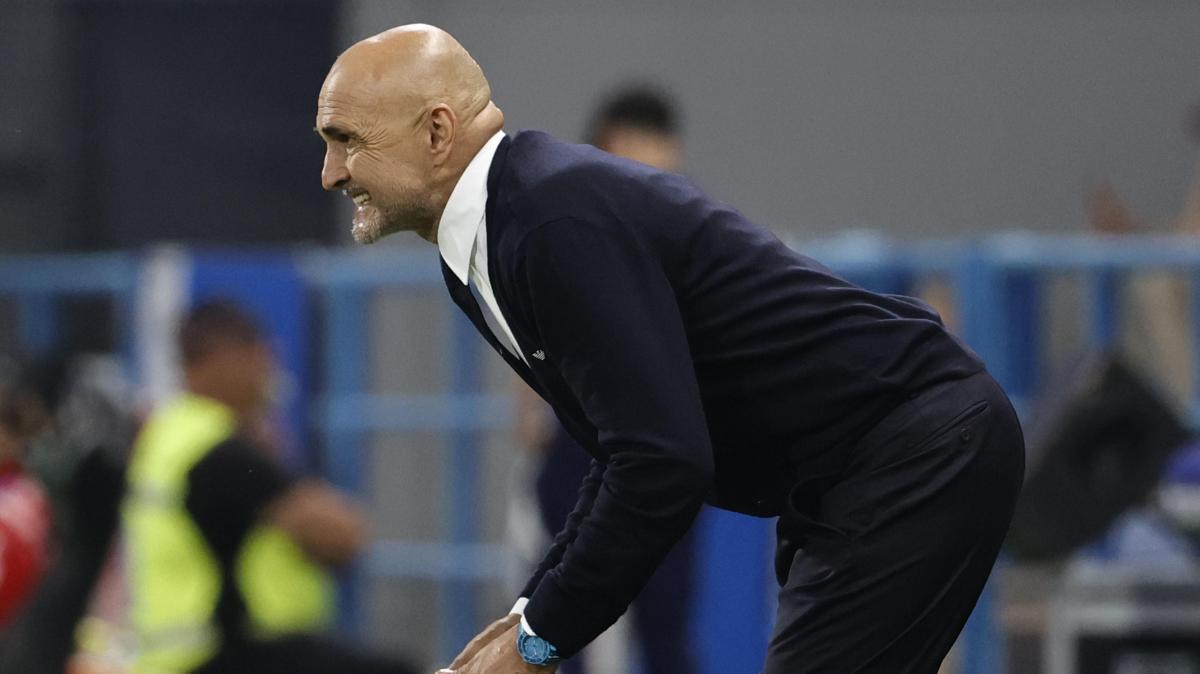 Juventus: Luciano Spalletti, foto con i tifosi dopo i test medici