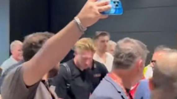 De Bruyne arriva a Villa Stuart: tifosi del Napoli impazziti, ora le visite mediche