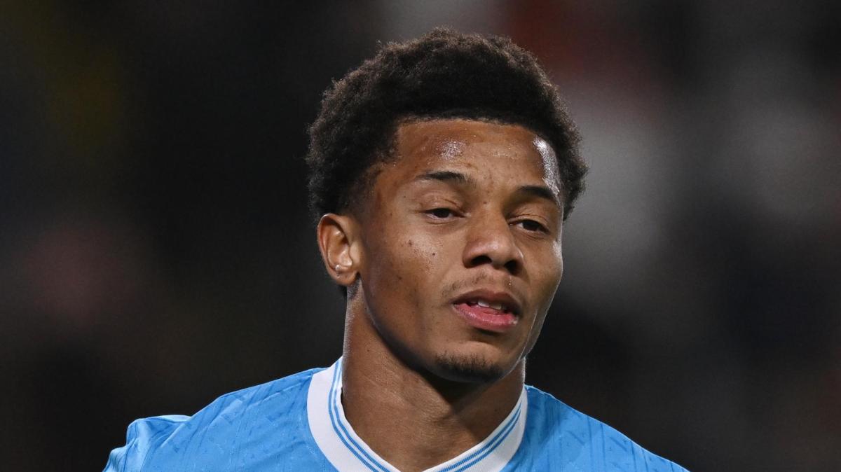 Neres tiene in ansia il Napoli: il brasiliano resta in dubbio per la sfida contro l'Inter