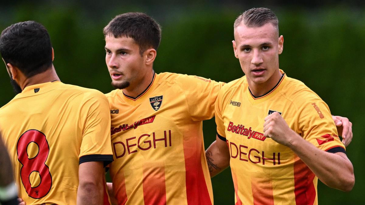 Lecce, i convocati per il recupero con l'Inter: tre squalificati, la decisione su Camarda