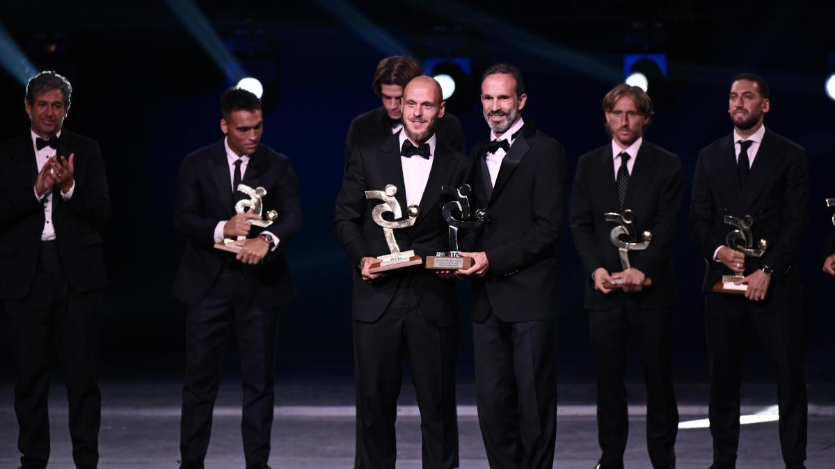 Dimarco miglior giocatore e altri 4 nerazzurri nella top 11: Inter fa il pieno di premi al Gran Galà del Calcio