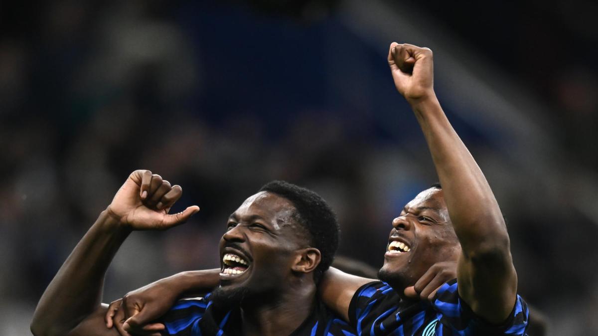 Inter da impazzire. Como ribaltato, Chivu in finale di Coppa Italia: le prime pagine del 22 aprile