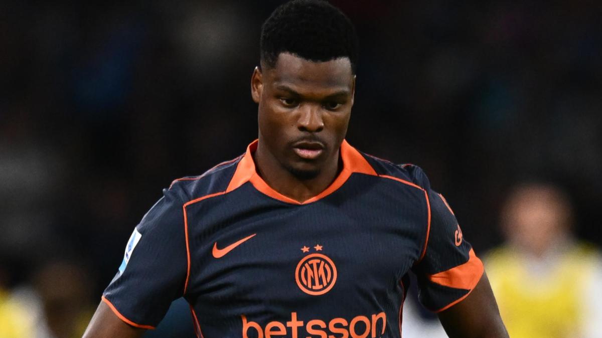 A San Siro un unico sorriso: si rivede Dumfries dopo tre mesi e mezzo