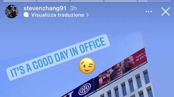 FOTO - Zhang si gode il panorama in sede: "Oggi è un bel giorno in ufficio"