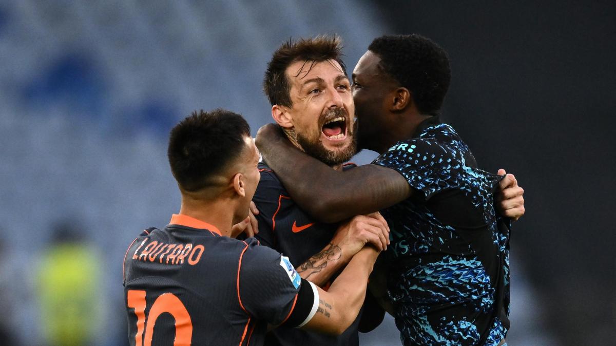 "Flash Vlahovic, Lautaro Leone, Allegri ribalta il Milan" la prima pagina della Gazzetta dello Sport