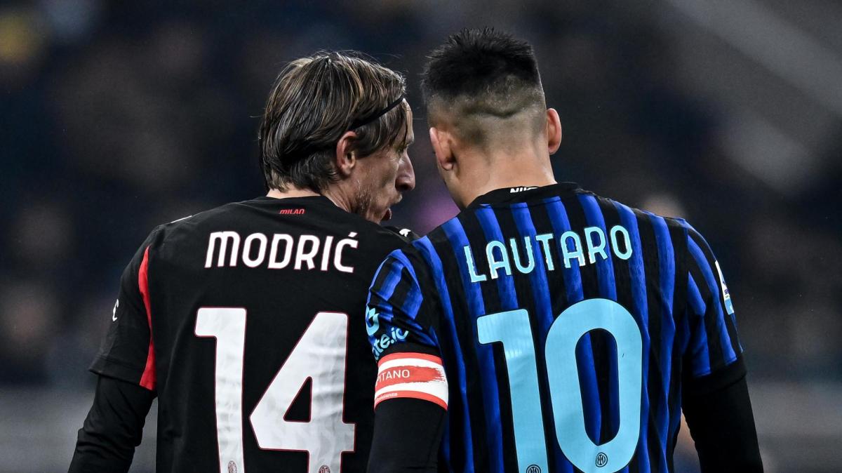 "Inter sbaglia e paga, Milan -2 dalla vetta. Pulisic e Maignan al Max", le prime pagine del 24 novembre