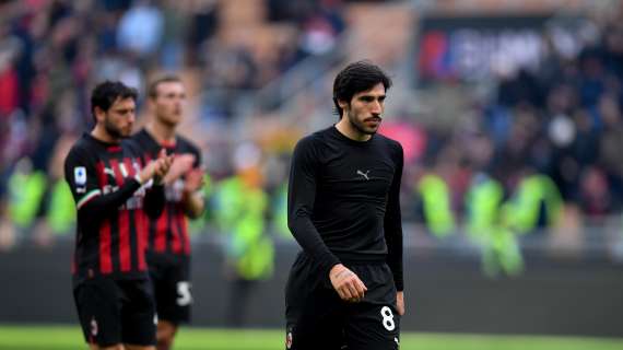 Paradosso Milan: il Sassuolo lo umilia ma la curva canta: “Con l’Inter 11 leoni”