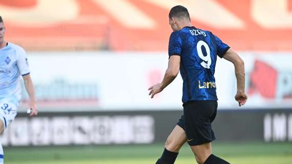 FOTO - Dzeko subito in campo con l'Inter: le prime immagini in maglia nerazzurra