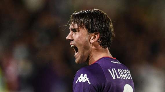 Vlahovic glaciale, il serbo è ormai tra i grandi della Serie A. E ammette: "Parlo del rinnovo con la Fiorentina"