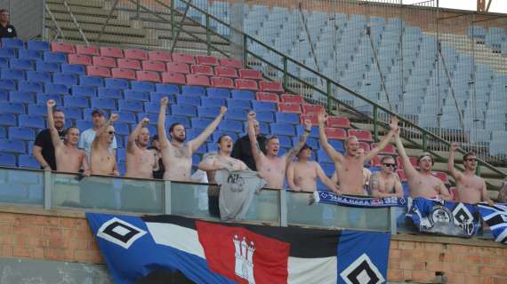 Bundesliga, degenera la festa per l'Amburgo promosso: si contano 25 feriti