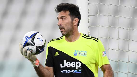 Buffon: "Che emozione tornare a Parma. La voglia di vincere non passa mai"