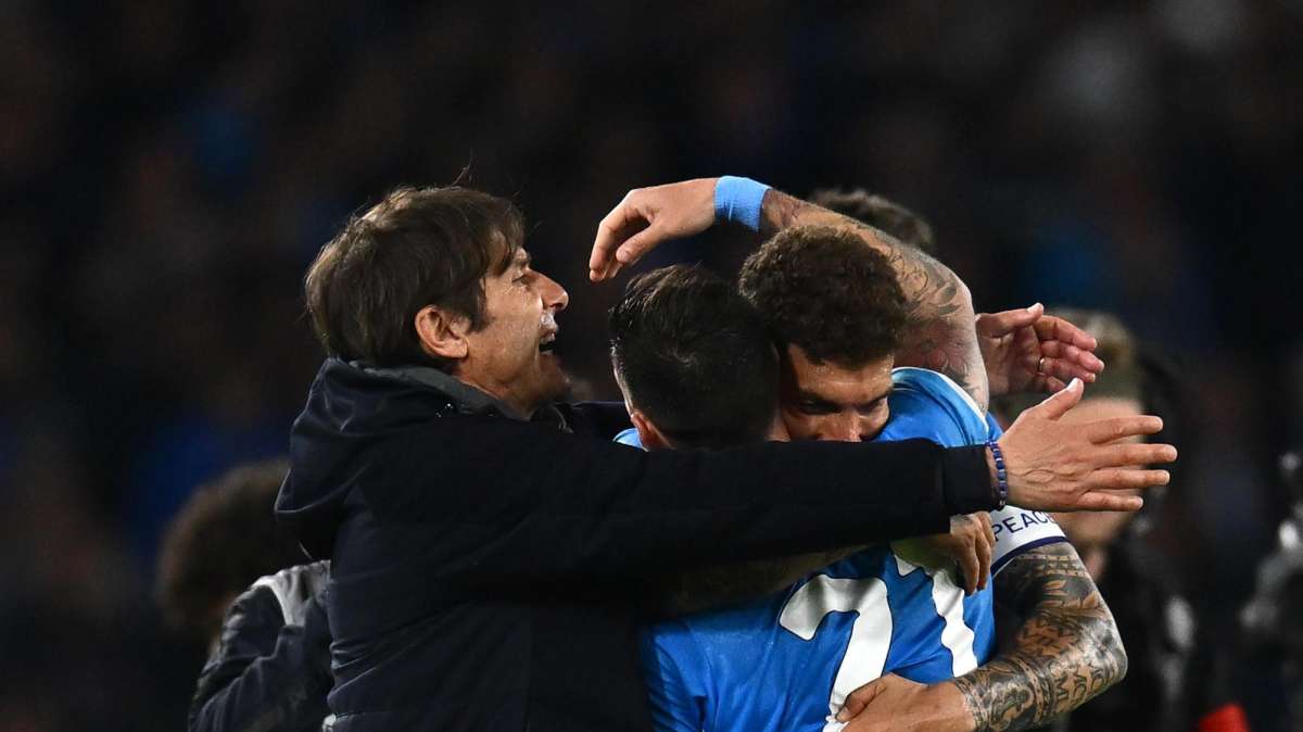Il Napoli mette pressione a Conte: incontro per pianificare il futuro dopo il Lecce, resterà?