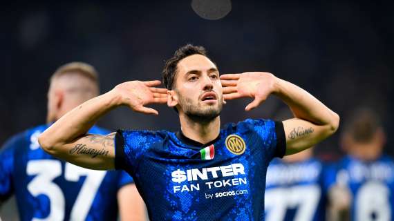 Inter-Napoli 1-1, rigore per i nerazzurri: Calhanoglu non sbaglia e pareggia i conti