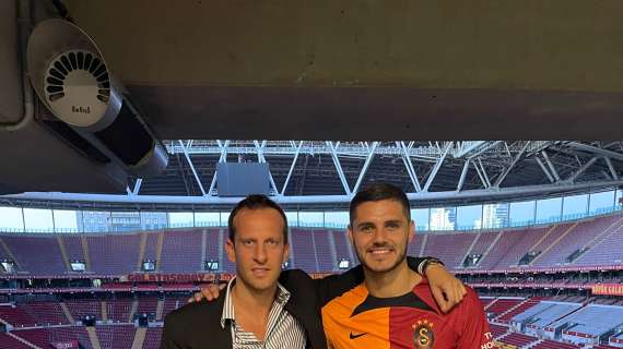 FOTO - Icardi posa con la maglia del Galatasaray: "Sono emozionato, starò qui un anno"