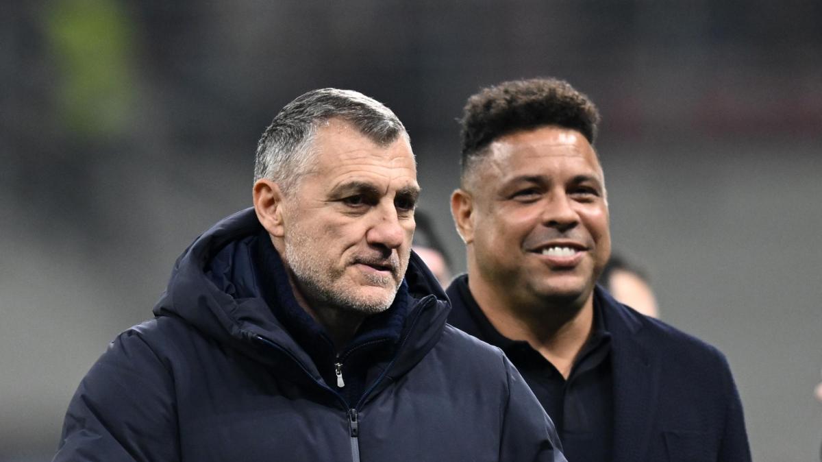 Vieri: "Pio Esposito è il nostro futuro, però lasciamolo tranquillo. In Italia troppa pressione"