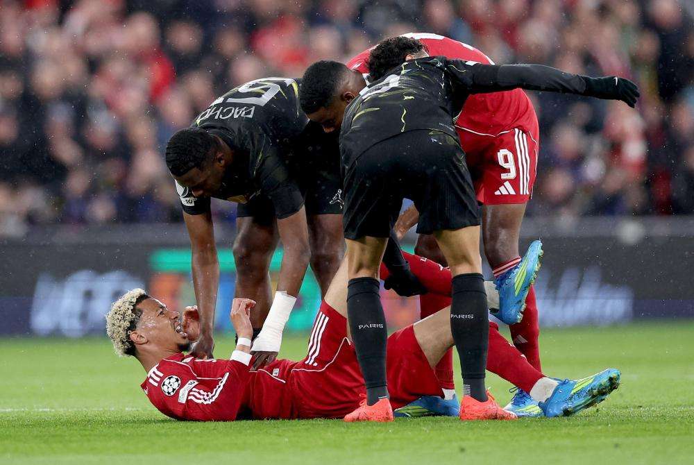 Champions League, brutto infortunio per Ekitike e Mondiale a rischio