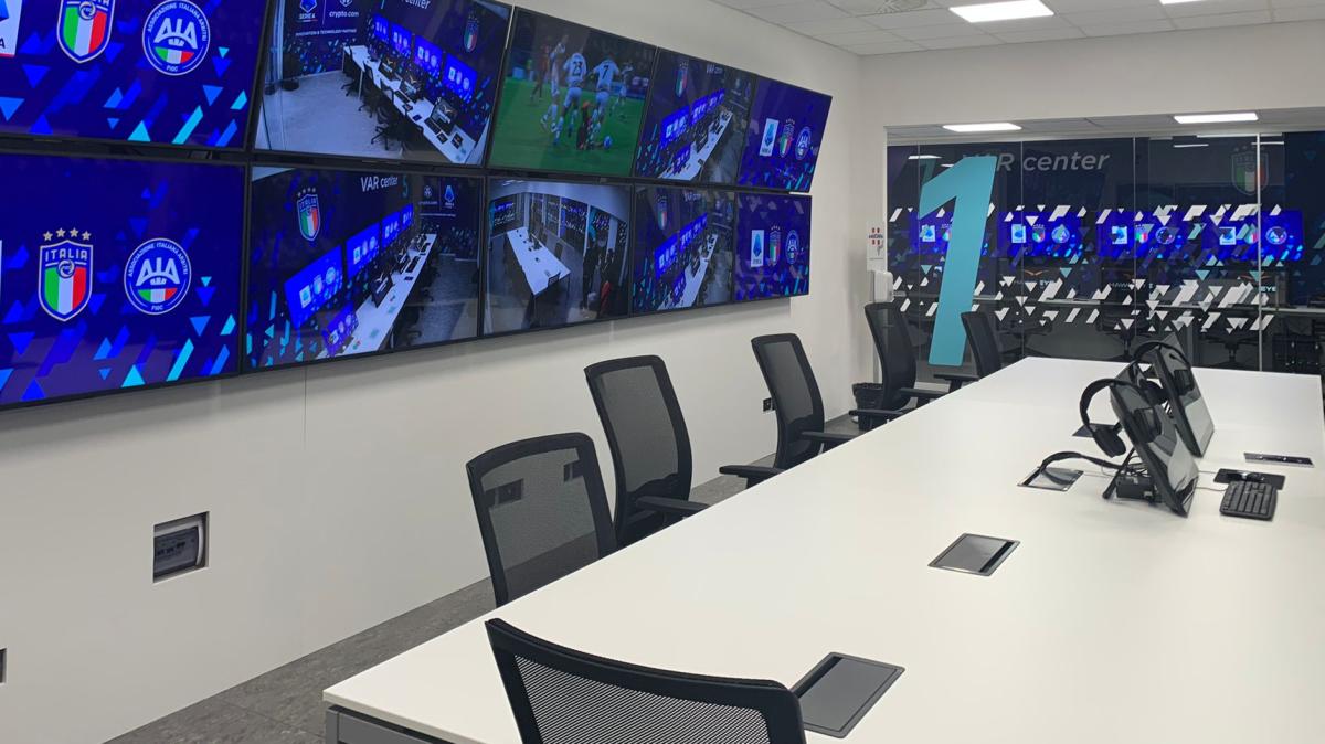 "Indagato il capo degli arbitri. «Sceglieva quelli graditi all'Inter». L'apertura del CorSera