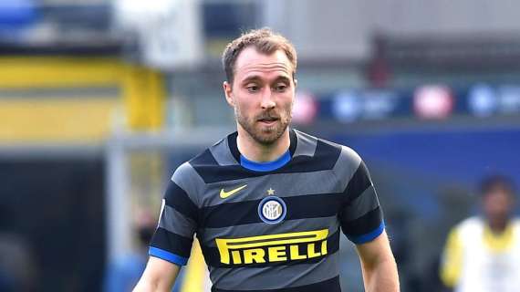 Una maglia di Eriksen compare sotto la sede dell’Inter: il gentile omaggio di uno sconosciuto