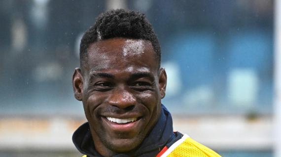Balotelli volontario con i bambini dopo il ritiro della patente: "Esperienza che mi ha migliorato"