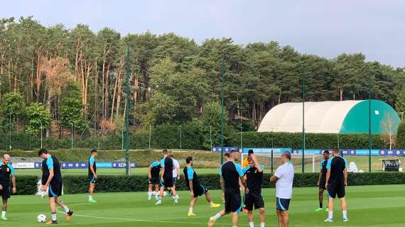 FOTO - Vigilia di Champions alla Pinetina: squadra in campo. Presente la dirigenza 