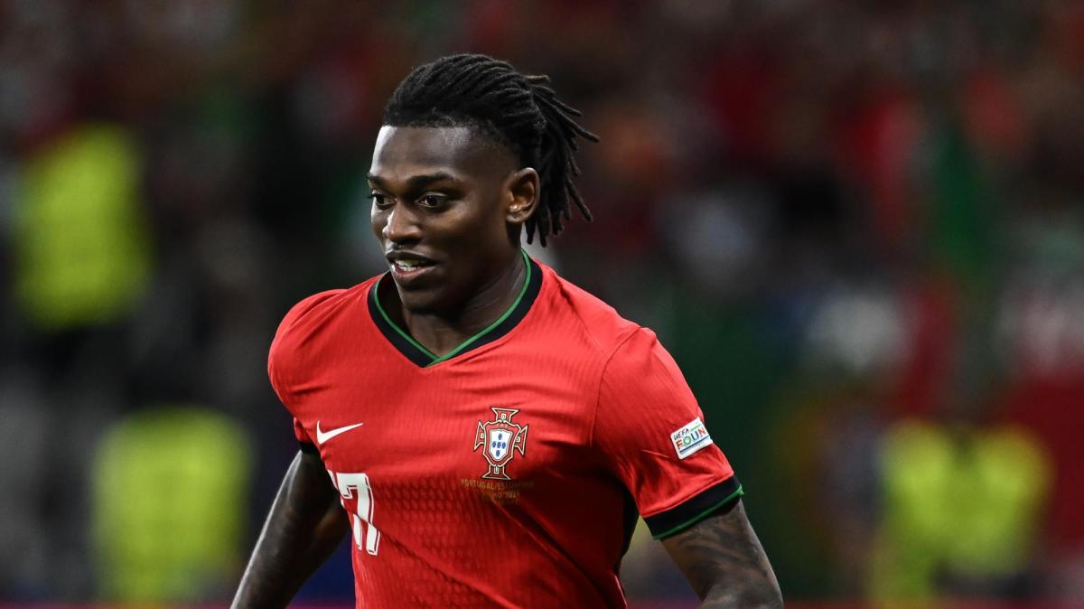 Milan, Leao potrebbe restare. Amorim vuole Trincao e Hjulmand