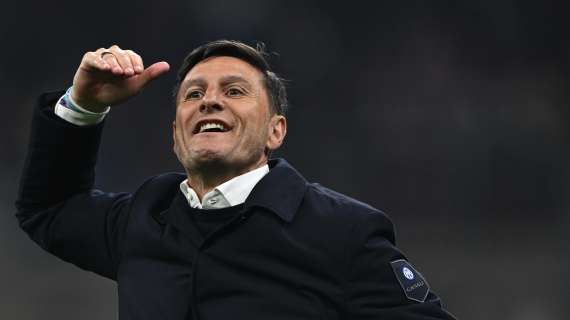 Zanetti, foto e autografi in tribuna a Como dopo il match contro il Genoa