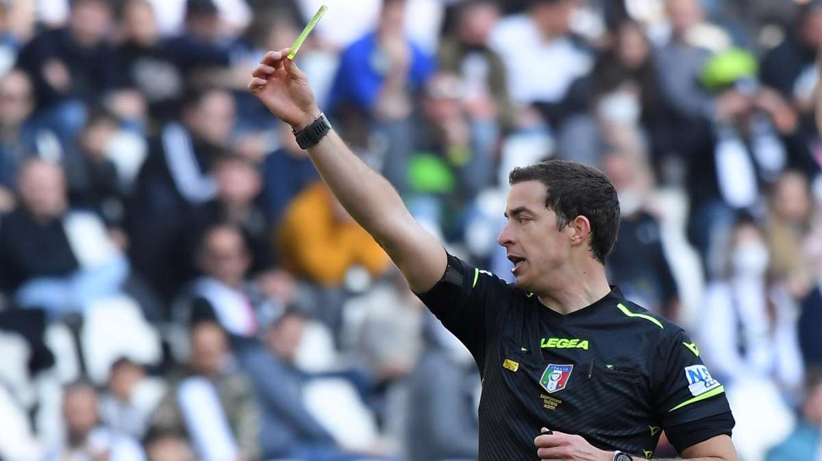 Weekend nero per gli arbitri, fermato anche Ayroldi: c'è un altro motivo oltre al rigore