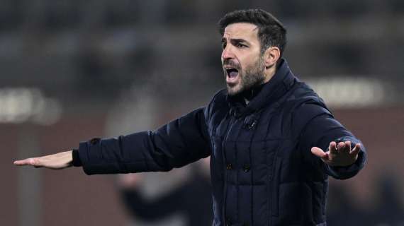 Fabregas, che frecciata: "Tensione con Gasperini? Io non parlo dell'arbitro, lui sì. Serve rispetto"