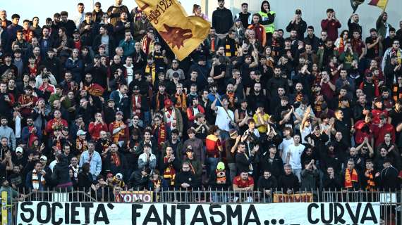 Roma, Curva Sud fuori 15 minuti contro l'Inter per protesta: "Dirigenza inadeguata"