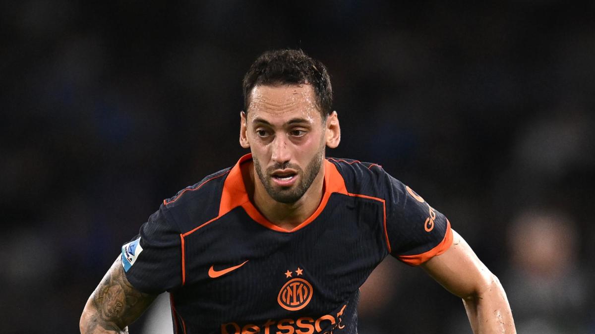 Mani di Buongiorno e rigore per l'Inter: Calhanoglu trasforma dagli 11 metri, è 2-1 al Maradona