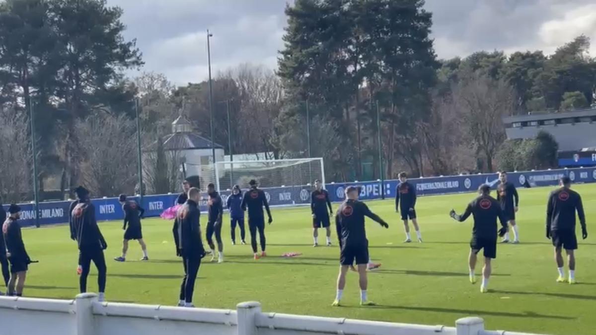 Ultima seduta prima della partenza per Dortmund: Dumfries e Calhanoglu unici assenti