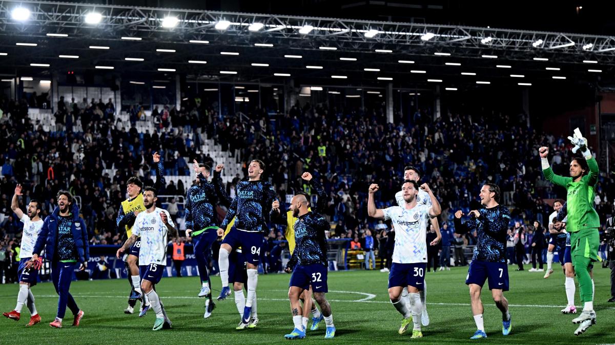 Inter, Scudetto in tasca con la clamorosa rimonta a Como. Le prime pagine del 13 aprile